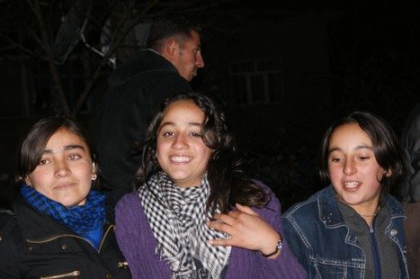 Yüksekova'da 21-22 Kasım 2009 tarihleri arasında evlenen bazı çiftleri sizler için sayfamıza taşıdık.