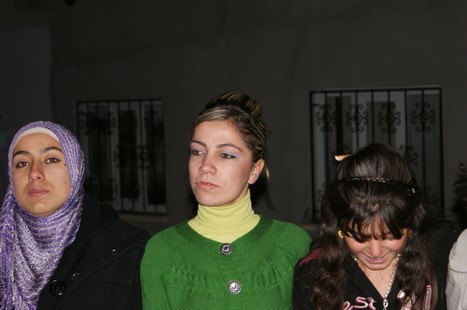 Yüksekova'da 21-22 Kasım 2009 tarihleri arasında evlenen bazı çiftleri sizler için sayfamıza taşıdık.