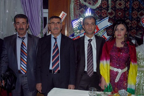 Yüksekova'da 21-22 Kasım 2009 tarihleri arasında evlenen bazı çiftleri sizler için sayfamıza taşıdık.