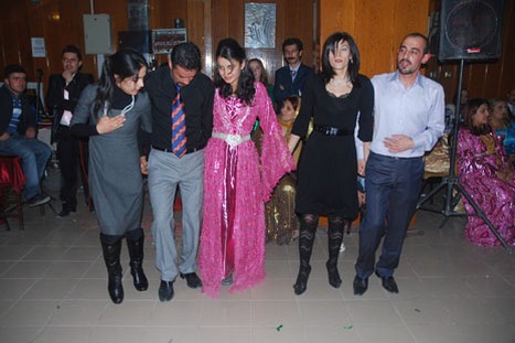 Yüksekova'da 21-22 Kasım 2009 tarihleri arasında evlenen bazı çiftleri sizler için sayfamıza taşıdık.