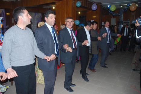 Yüksekova'da 21-22 Kasım 2009 tarihleri arasında evlenen bazı çiftleri sizler için sayfamıza taşıdık.