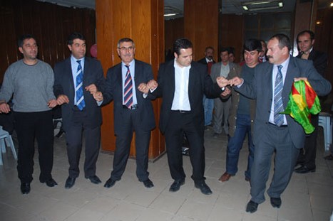 Yüksekova'da 21-22 Kasım 2009 tarihleri arasında evlenen bazı çiftleri sizler için sayfamıza taşıdık.