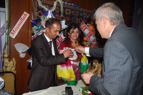 Yüksekova'da 21-22 Kasım 2009 tarihleri arasında evlenen bazı çiftleri sizler için sayfamıza taşıdık.