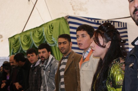 Yüksekova'da 21-22 Kasım 2009 tarihleri arasında evlenen bazı çiftleri sizler için sayfamıza taşıdık.