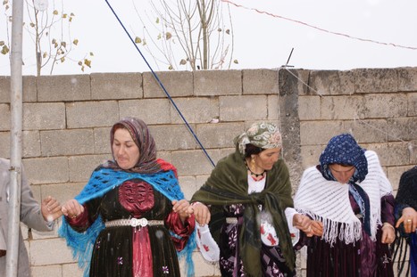 Yüksekova'da 21-22 Kasım 2009 tarihleri arasında evlenen bazı çiftleri sizler için sayfamıza taşıdık.