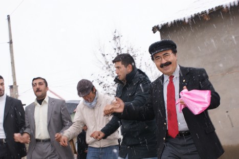 Yüksekova'da 21-22 Kasım 2009 tarihleri arasında evlenen bazı çiftleri sizler için sayfamıza taşıdık.