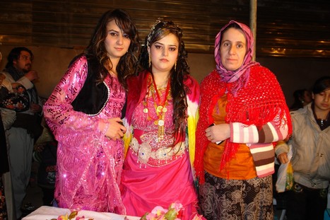 Yüksekova'da 21-22 Kasım 2009 tarihleri arasında evlenen bazı çiftleri sizler için sayfamıza taşıdık.