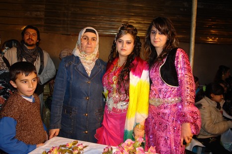 Yüksekova'da 21-22 Kasım 2009 tarihleri arasında evlenen bazı çiftleri sizler için sayfamıza taşıdık.