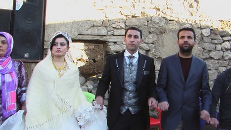 Yüksekova'da 21-22 Kasım 2009 tarihleri arasında evlenen bazı çiftleri sizler için sayfamıza taşıdık.