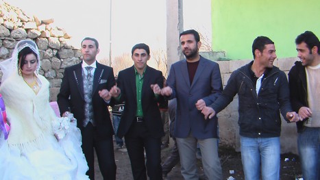 Yüksekova'da 21-22 Kasım 2009 tarihleri arasında evlenen bazı çiftleri sizler için sayfamıza taşıdık.