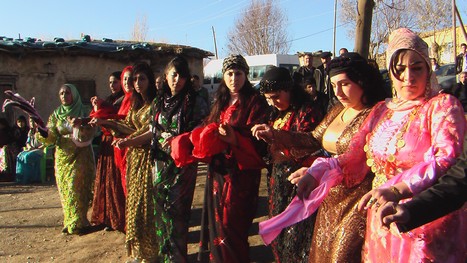 Yüksekova'da 21-22 Kasım 2009 tarihleri arasında evlenen bazı çiftleri sizler için sayfamıza taşıdık.