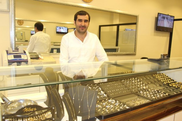 SEDEF KUYUMCULUK SİNAN YILMAZ:
Kurban Bayramını sevdiklerinizle beraber sağlıklı ve huzur içinde geçirmenizi dileriz. Bayram tüm insanlığa hayırlı olsun!