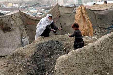 İşgal ve iç savaşın pençesindeki Afganistan'da halk, açlık ve yoksulluk içinde yaşam mücadelesi veriyor. Bu mücadelenin ortasında sıkışıp kalan en çok da çocuklar