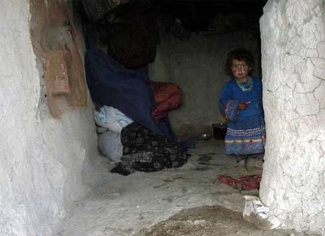 İşgal ve iç savaşın pençesindeki Afganistan'da halk, açlık ve yoksulluk içinde yaşam mücadelesi veriyor. Bu mücadelenin ortasında sıkışıp kalan en çok da çocuklar