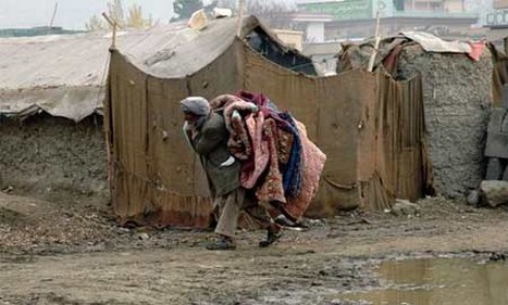 İşgal ve iç savaşın pençesindeki Afganistan'da halk, açlık ve yoksulluk içinde yaşam mücadelesi veriyor. Bu mücadelenin ortasında sıkışıp kalan en çok da çocuklar