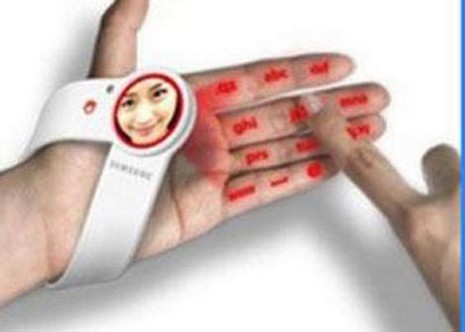 Hızla gelişen teknolojiyle birlikte cep telefonları da sınırları zorlayan yeniliklerle karşımıza çıkıyor. İşte geleceğin cep telefonları.