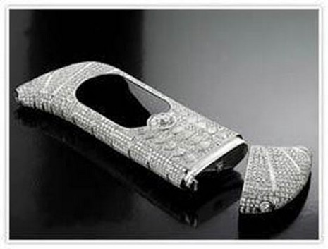 Hızla gelişen teknolojiyle birlikte cep telefonları da sınırları zorlayan yeniliklerle karşımıza çıkıyor. İşte geleceğin cep telefonları.