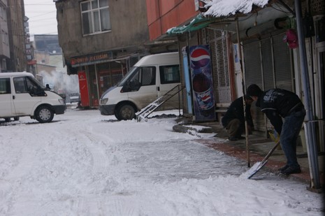 Yüksekova'da 3 gündür aralıksız yağan kar yağışından Fotoğrafları sizler için derledik : Fotoğraflar Rojhat Yiğit