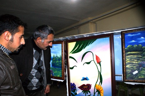 Yüksekova BDP İlçe  Binasında 34 Tablo Sergisi Açıldı