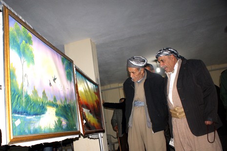 Yüksekova BDP İlçe  Binasında 34 Tablo Sergisi Açıldı