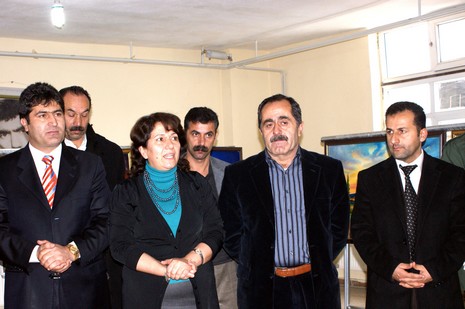 Yüksekova BDP İlçe  Binasında 34 Tablo Sergisi Açıldı