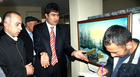 Yüksekova BDP İlçe  Binasında 34 Tablo Sergisi Açıldı