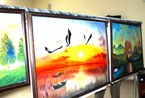 Yüksekova BDP İlçe  Binasında 34 Tablo Sergisi Açıldı