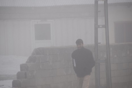 Yüksekova'da dün akşam saatlerinde bastıran sis hayatı olumsuz etkiliyor 