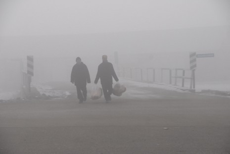 Yüksekova'da dün akşam saatlerinde bastıran sis hayatı olumsuz etkiliyor 