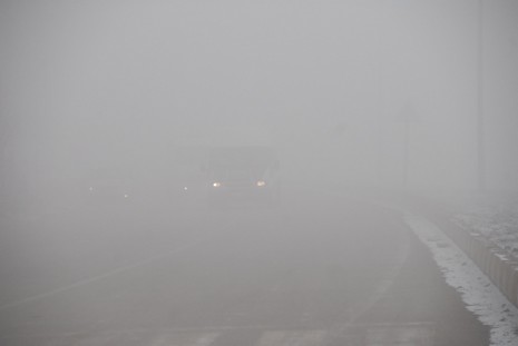 Yüksekova'da dün akşam saatlerinde bastıran sis hayatı olumsuz etkiliyor 