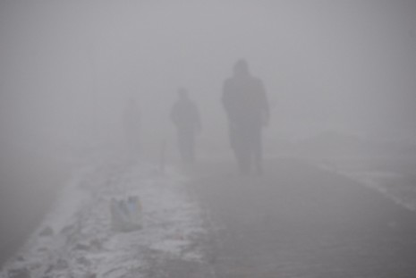 Yüksekova'da dün akşam saatlerinde bastıran sis hayatı olumsuz etkiliyor 