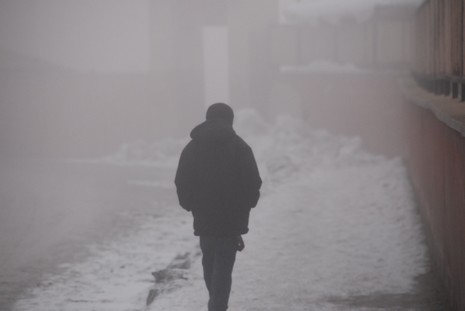 Yüksekova'da dün akşam saatlerinde bastıran sis hayatı olumsuz etkiliyor 