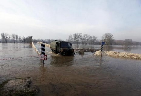 Bulgaristan'ın baraj kapaklarını açması ve aşırı yağış dolayısıyla Tunca Nehri'nden sonra Meriç Nehri'nin de taşması Edirne'nin sular altında kalmasına yol açtı.