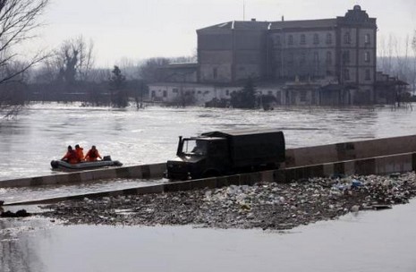 Bulgaristan'ın baraj kapaklarını açması ve aşırı yağış dolayısıyla Tunca Nehri'nden sonra Meriç Nehri'nin de taşması Edirne'nin sular altında kalmasına yol açtı.