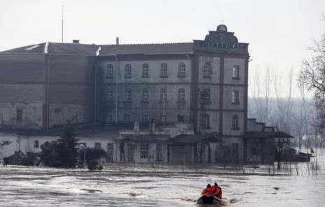 Bulgaristan'ın baraj kapaklarını açması ve aşırı yağış dolayısıyla Tunca Nehri'nden sonra Meriç Nehri'nin de taşması Edirne'nin sular altında kalmasına yol açtı.