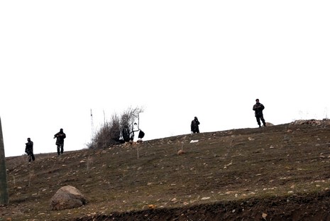 Ahmet zeydan'ın naşı için yaklaşık binlerce  insan katıldı