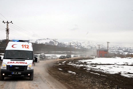 Ahmet zeydan'ın naşı için yaklaşık binlerce  insan katıldı