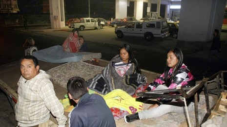 Şili'de meydana gelen 8,8 büyüklüğündeki depremde ölenlerin sayısı 300'ü geçti