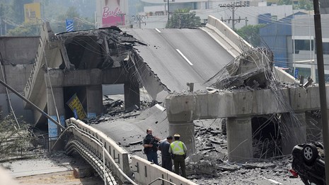 Şili'de meydana gelen 8,8 büyüklüğündeki depremde ölenlerin sayısı 300'ü geçti