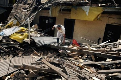 Şili'de meydana gelen 8,8 büyüklüğündeki depremde ölenlerin sayısı 300'ü geçti