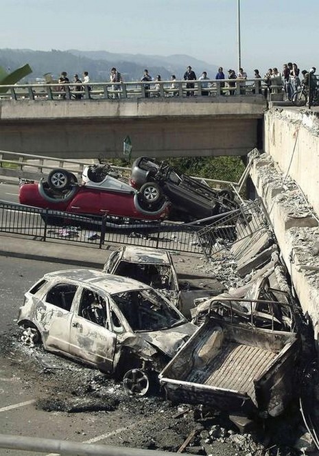 Şili'de meydana gelen 8,8 büyüklüğündeki depremde ölenlerin sayısı 300'ü geçti