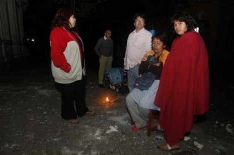 Şili'de meydana gelen 8,8 büyüklüğündeki depremde ölenlerin sayısı 300'ü geçti