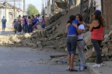 Şili'de meydana gelen 8,8 büyüklüğündeki depremde ölenlerin sayısı 300'ü geçti
