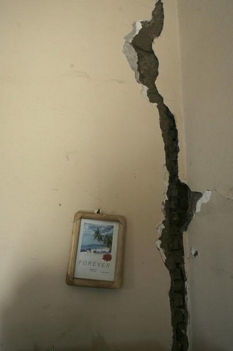 Şili'de meydana gelen 8,8 büyüklüğündeki depremde ölenlerin sayısı 300'ü geçti