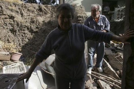 Şili'de meydana gelen 8,8 büyüklüğündeki depremde ölenlerin sayısı 300'ü geçti