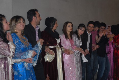 İlkbaharın gelmesiyle beraber düğünlerimizde başladı. 03-04 Nisan 2010 tarihinde evlenen iki çiftçi sayfamıza taşıdık...