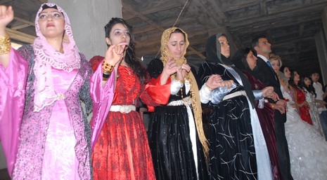 İlkbaharın gelmesiyle beraber düğünlerimizde başladı. 03-04 Nisan 2010 tarihinde evlenen iki çiftçi sayfamıza taşıdık...