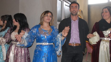 İlkbaharın gelmesiyle beraber düğünlerimizde başladı. 03-04 Nisan 2010 tarihinde evlenen iki çiftçi sayfamıza taşıdık...