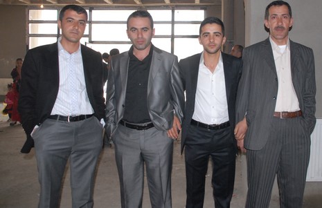 İlkbaharın gelmesiyle beraber düğünlerimizde başladı. 03-04 Nisan 2010 tarihinde evlenen iki çiftçi sayfamıza taşıdık...