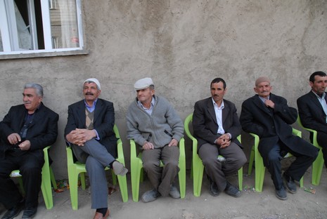 İlkbaharın gelmesiyle beraber düğünlerimizde başladı. 03-04 Nisan 2010 tarihinde evlenen iki çiftçi sayfamıza taşıdık...